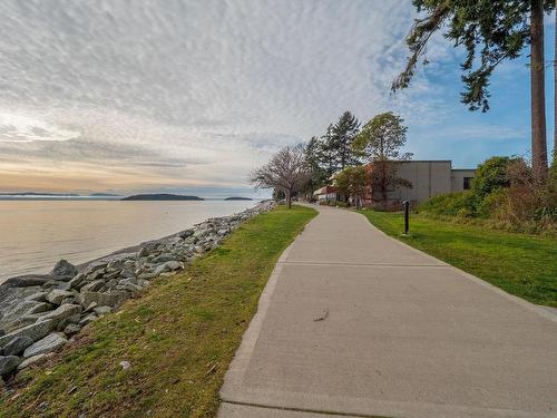 310 5725 Teredo Street, Sechelt, BC 