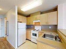 805 3520 CROWLEY DRIVE  Vancouver, BC V5R 6G9