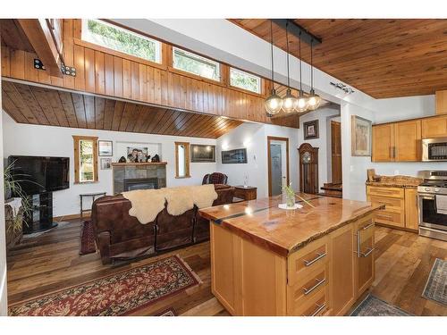 8099 Northwood Road, Halfmoon Bay, BC 