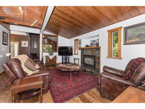 8099 Northwood Road, Halfmoon Bay, BC 