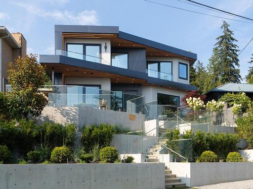 1029 Esplanade Avenue, West Vancouver, BC 