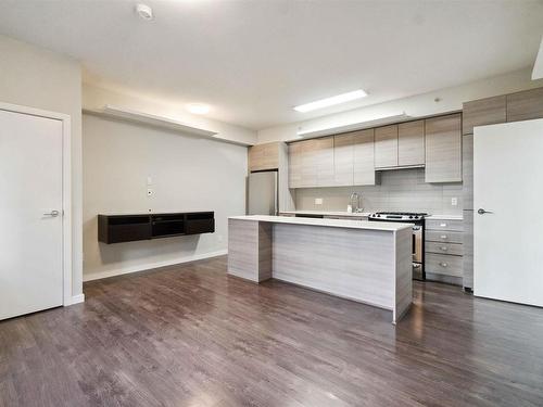 8 6965 Hastings Street, Burnaby, BC 