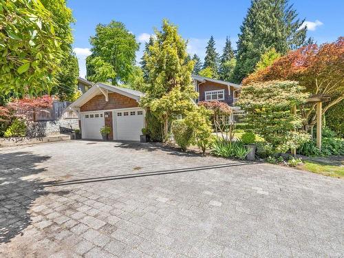 850 Forest Hills Drive, North Vancouver, BC 