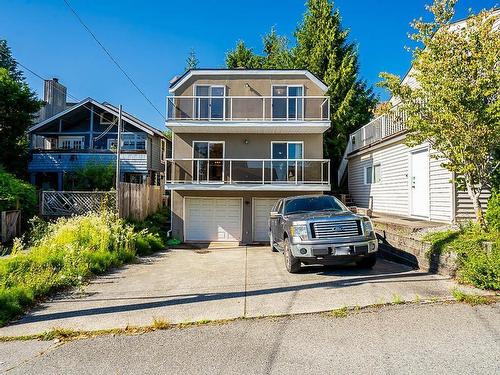 375 Tempe Crescent, North Vancouver, BC 