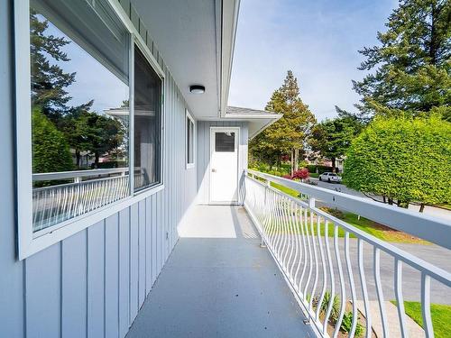 7949 Burnlake Drive, Burnaby, BC 