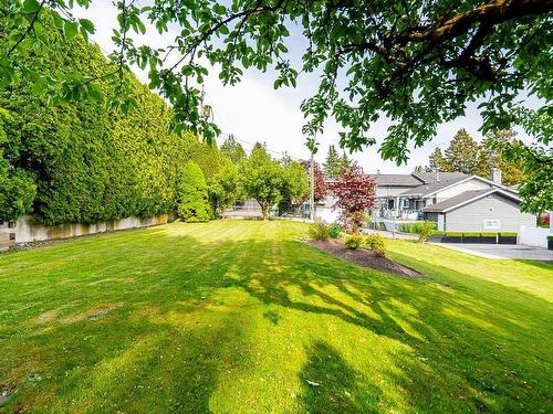 7949 Burnlake Drive, Burnaby, BC 