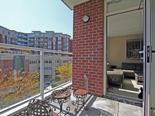 353 1432 Kingsway, Vancouver, BC 