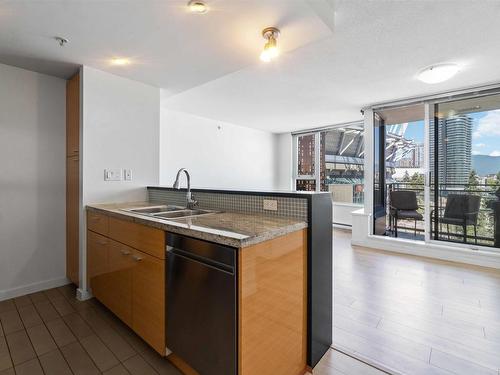 1001 33 Smithe Street, Vancouver, BC 