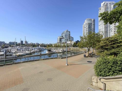 1001 1067 Marinaside Crescent, Vancouver, BC 