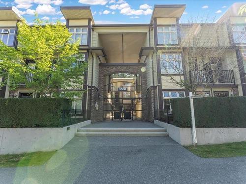 101 5588 Patterson Avenue, Burnaby, BC 