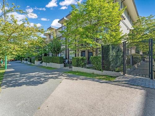 101 5588 Patterson Avenue, Burnaby, BC 