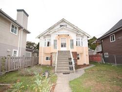 5011 CHATHAM STREET  Vancouver, BC V5R 3Z2