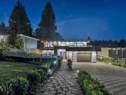 929 CANYON BOULEVARD  North Vancouver, BC V7R 2J9