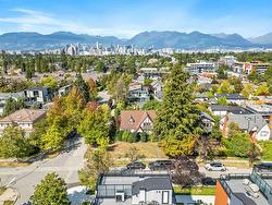 580 W 28TH AVENUE  Vancouver, BC V5Z 2H1