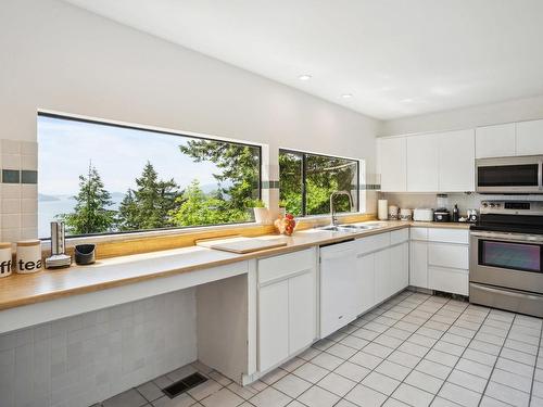 405 Timbertop Drive, Lions Bay, BC 