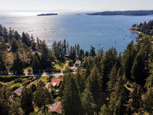 687 Windjammer Road, Bowen Island, BC 