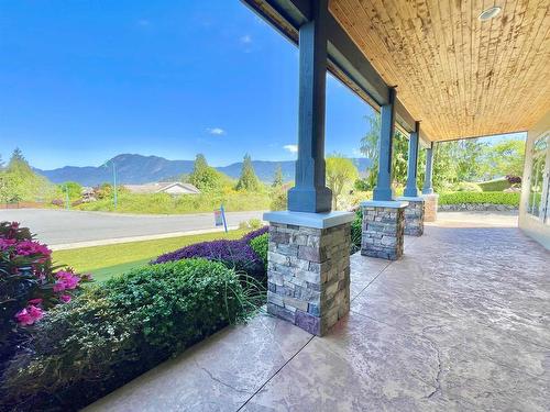 6155 Highmoor Place, Sechelt, BC 