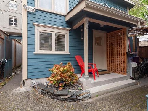 2 709 Keefer Street, Vancouver, BC 