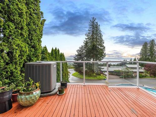 2206 Westhill Drive, West Vancouver, BC 