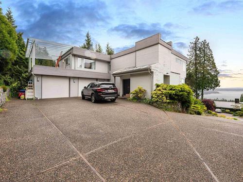 2206 Westhill Drive, West Vancouver, BC 