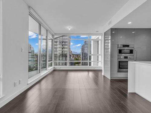 1702 2085 Skyline Court, Burnaby, BC 