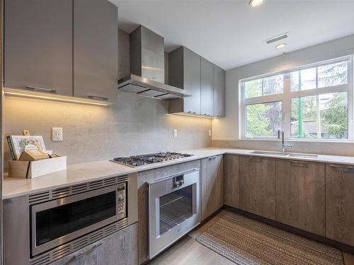 4 1960 Glenaire Drive, Vancouver, BC 