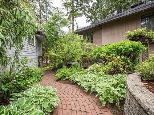 2407 Treetop Lane, North Vancouver, BC 