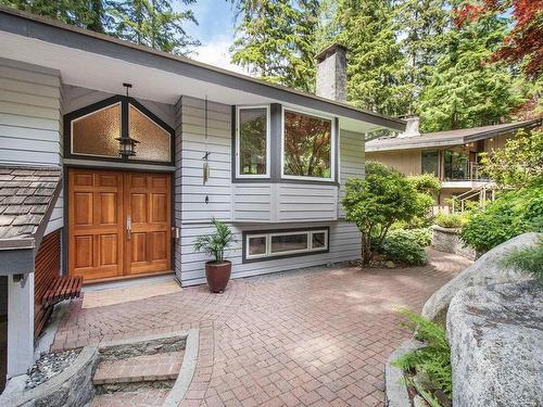 2407 Treetop Lane, North Vancouver, BC 