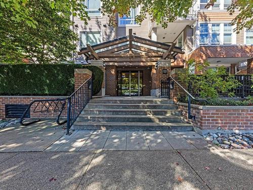 403 3551 Foster Avenue, Vancouver, BC 