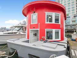 B17 1525 COAL HARBOUR QUAY  Vancouver, BC V6G 3E7