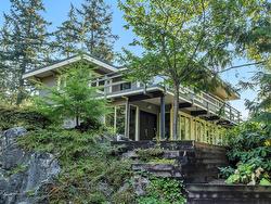 5765 LARSON PLACE  West Vancouver, BC V7W 1S5