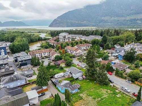 37956 Fourth Avenue, Squamish, BC 