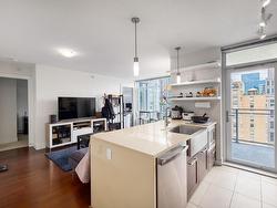 1705 888 HOMER STREET  Vancouver, BC V6B 0H7