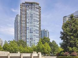 1202 455 BEACH CRESCENT  Vancouver, BC V6Z 3E5