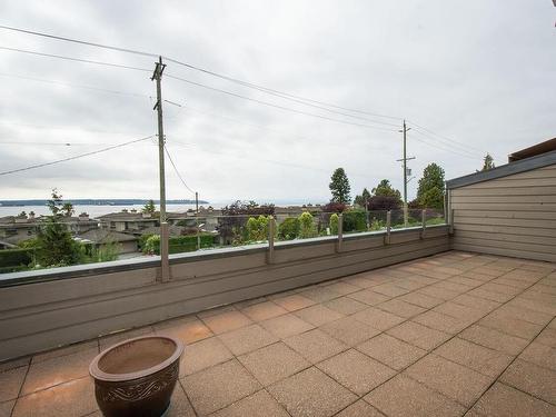 202 225 24Th Street, West Vancouver, BC 