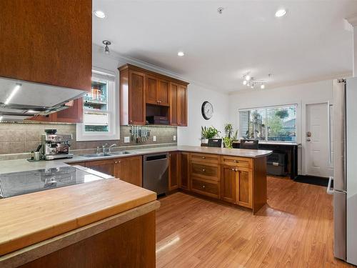 1223 W 16Th Street, North Vancouver, BC 