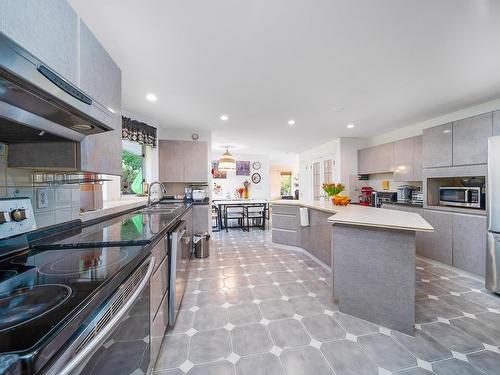 7607 Arvin Court, Burnaby, BC 