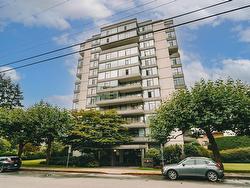 502 1480 DUCHESS AVENUE  West Vancouver, BC V7T 2W2