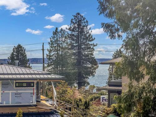 2566 Marine Drive, West Vancouver, BC 