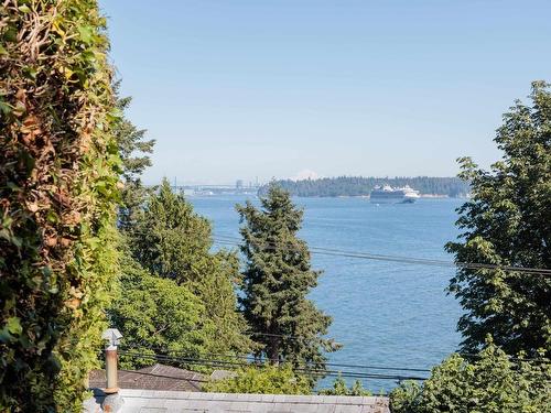 3575 Sunset Lane, West Vancouver, BC 