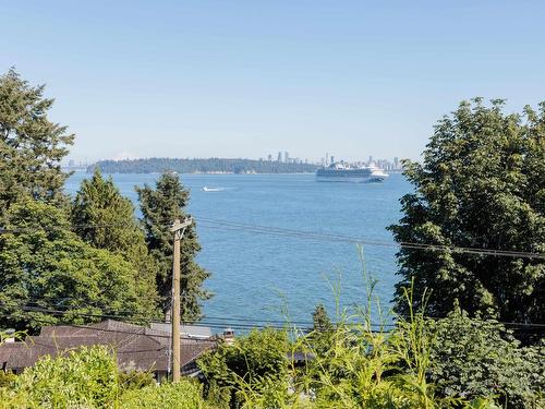 3575 Sunset Lane, West Vancouver, BC 