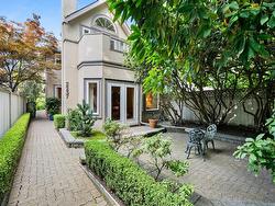 2237 W 14TH AVENUE  Vancouver, BC V6K 2V9