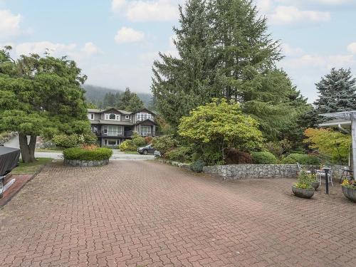 471 Genoa Crescent, North Vancouver, BC 