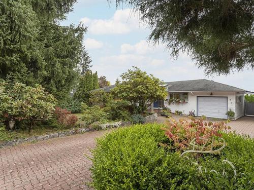 471 Genoa Crescent, North Vancouver, BC 