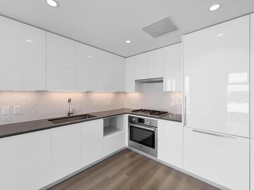 1602 8188 Fraser Street, Vancouver, BC 