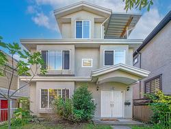 4761 GLADSTONE STREET  Vancouver, BC V5N 5A4