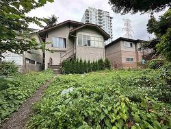 3657 E PENDER STREET  Vancouver, BC V5K 2E5