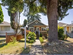 255 E 20TH STREET  North Vancouver, BC V7L 3A6