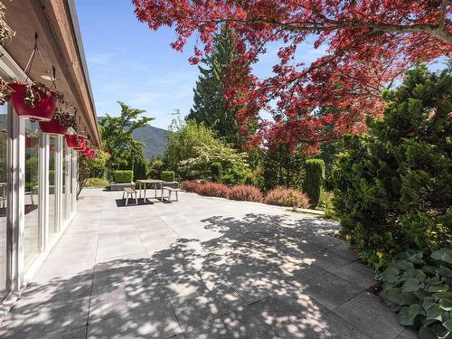 242 Onslow Place, West Vancouver, BC 