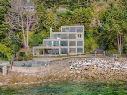 5934 MARINE DRIVE  West Vancouver, BC V7W 2S2